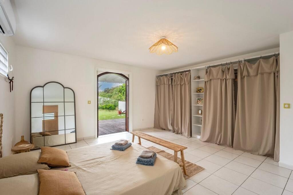 Spacieuse Villa Corossol Avec Piscine Et Jeux Exterieurs Ле-Гозье Экстерьер фото