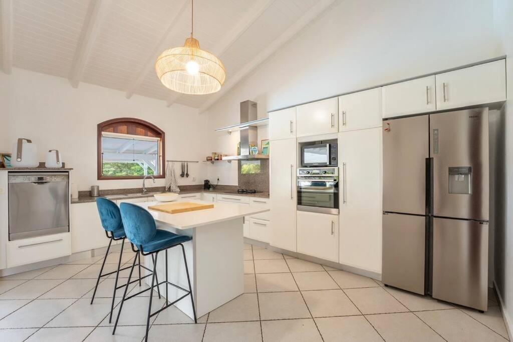 Spacieuse Villa Corossol Avec Piscine Et Jeux Exterieurs Ле-Гозье Экстерьер фото