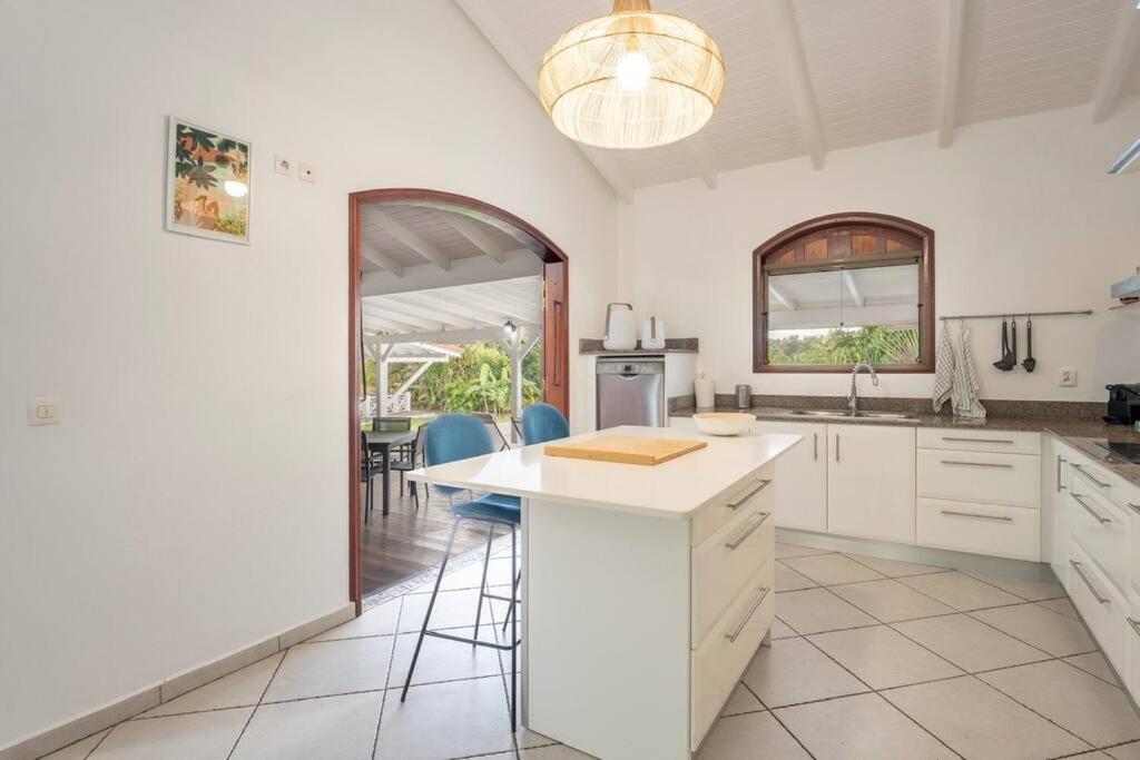 Spacieuse Villa Corossol Avec Piscine Et Jeux Exterieurs Ле-Гозье Экстерьер фото